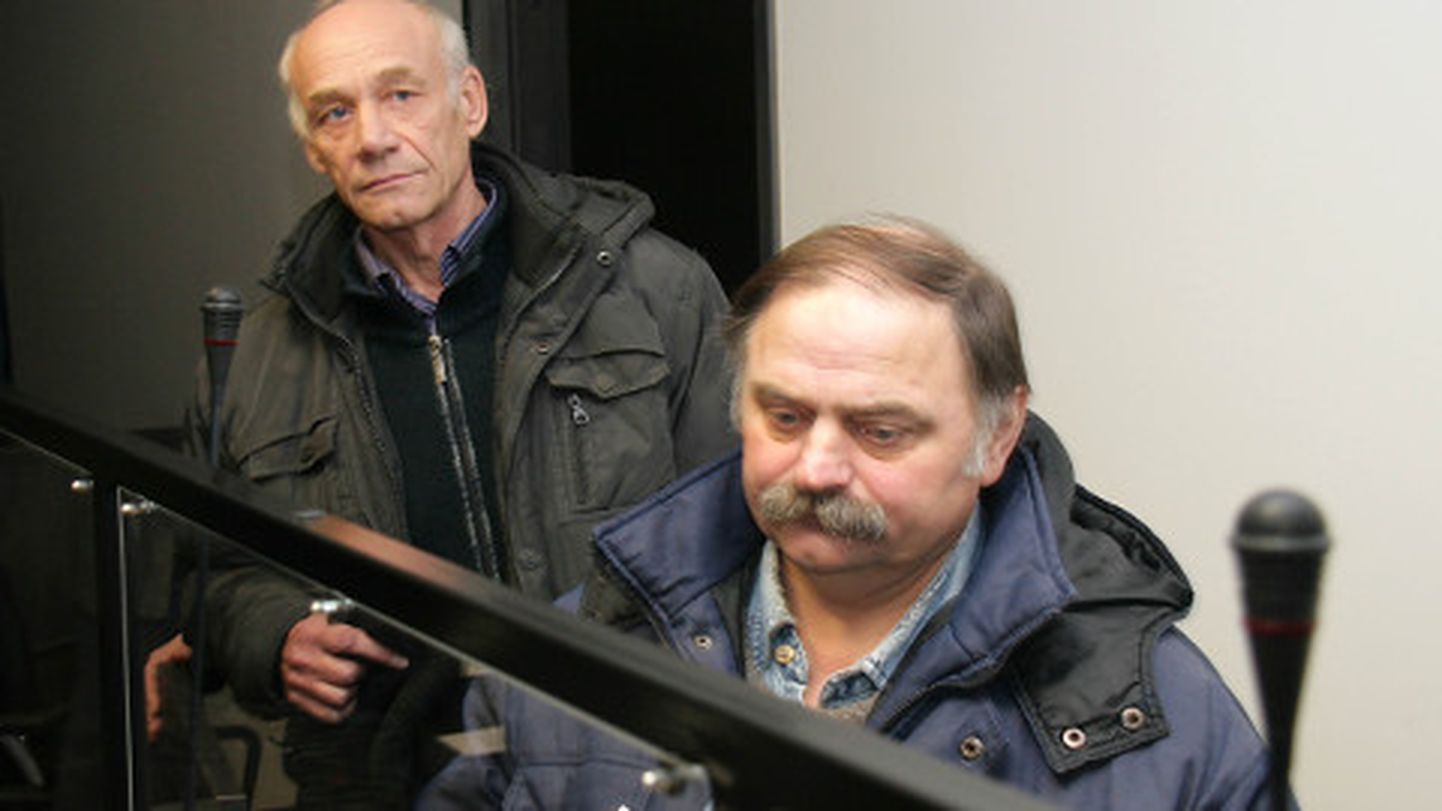 Aleksandr Ladurov (esiplaanil) ja Mihhail Suhušin nõustusid kokkuleppega, mille kohaselt nad mõisteti rohkem kui kaheks kuuks vangi ning siis saadetakse nad riigist välja.