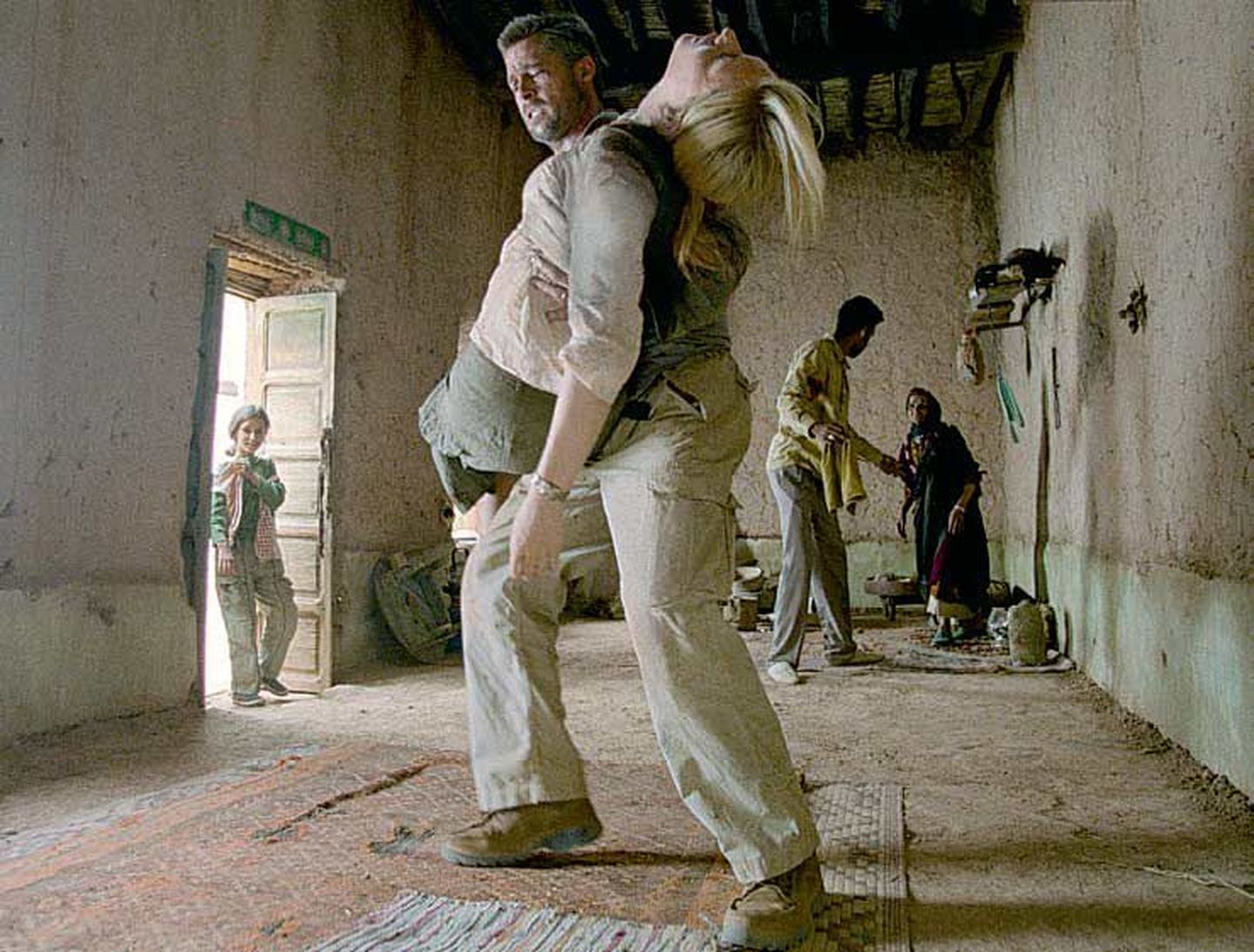 Abikaasa Susani tapmisest meeleheites Richard filmis «Paabel» on üks Brad Pitti esimesi tõsiseltvõetavaid rolle.