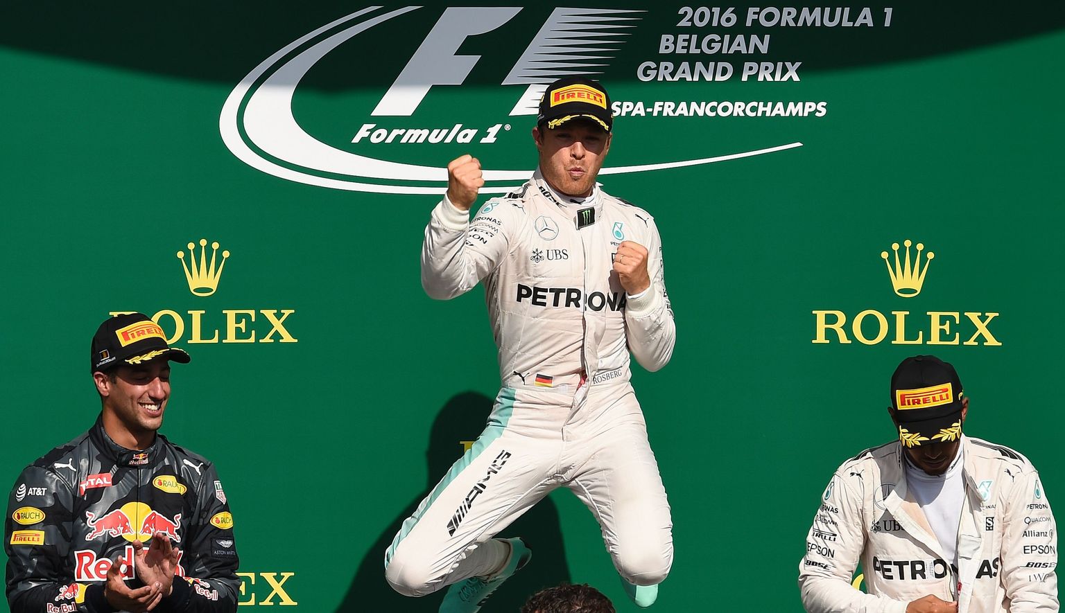 Nico Rosberg (keskel), Daniel Ricciardo (vasakul) ja Lewis Hamilton.