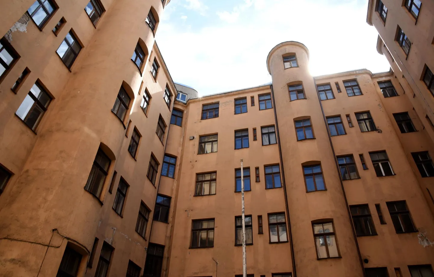 Stūra māja ehk Nurga maja sisehoov.