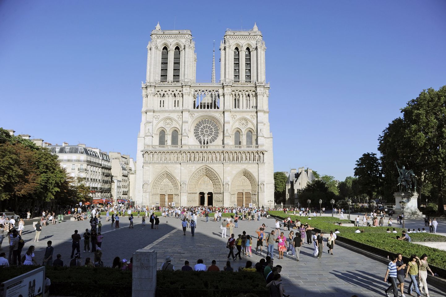 Parīzes Dievmātes katedrāle 