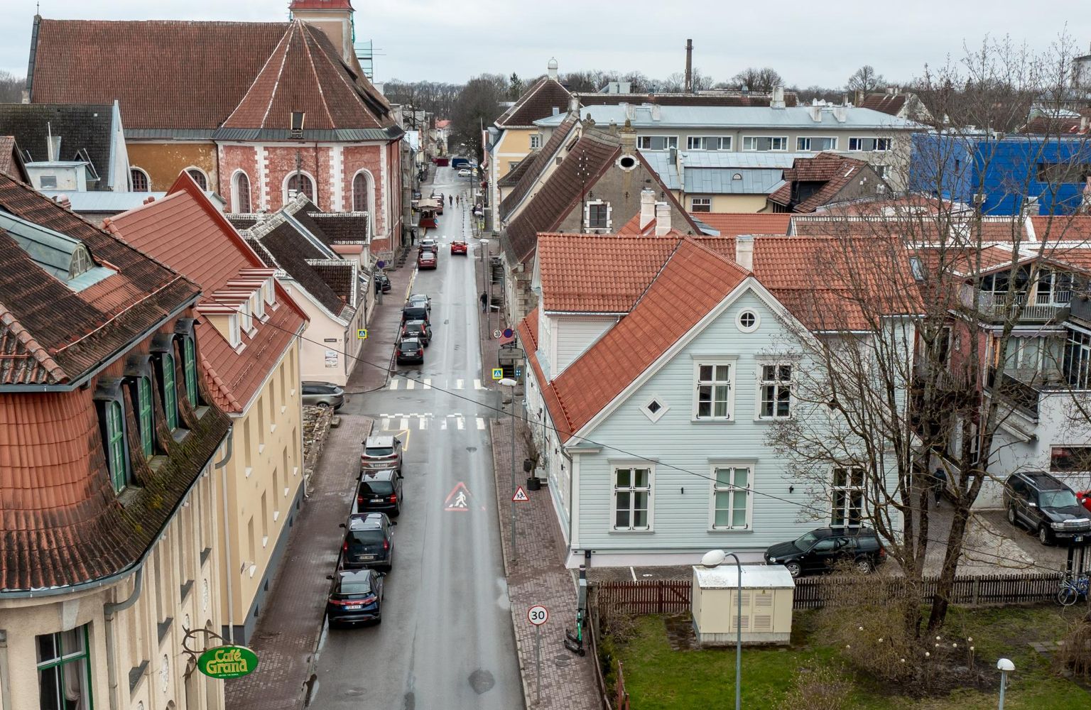 Kuninga tänava autovabaks muutmine võimaldab sealsetel söögkohtadel oma suviseid tegemisi paremini ja ohutumalt korraldada.