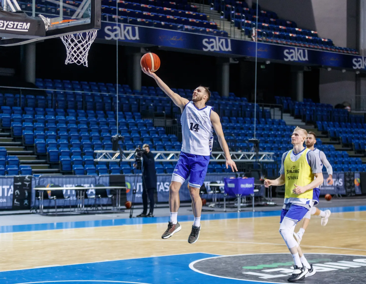 Martin Paasoja (palliga) 2022. aasta veebruaris Eesti koondise kogunemisel.