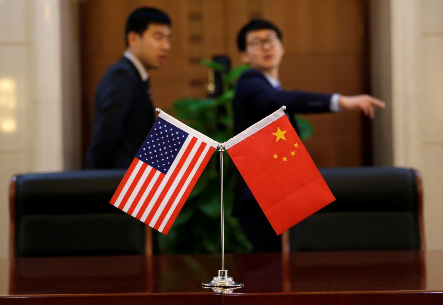 Hiina ja USA lipud.