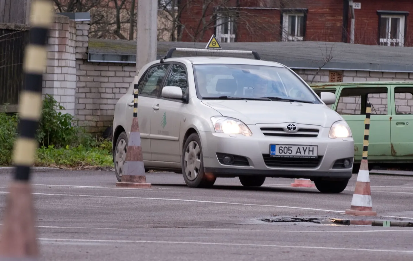Kõigis autokoolides õpetatakse auto korrektset parkimist.