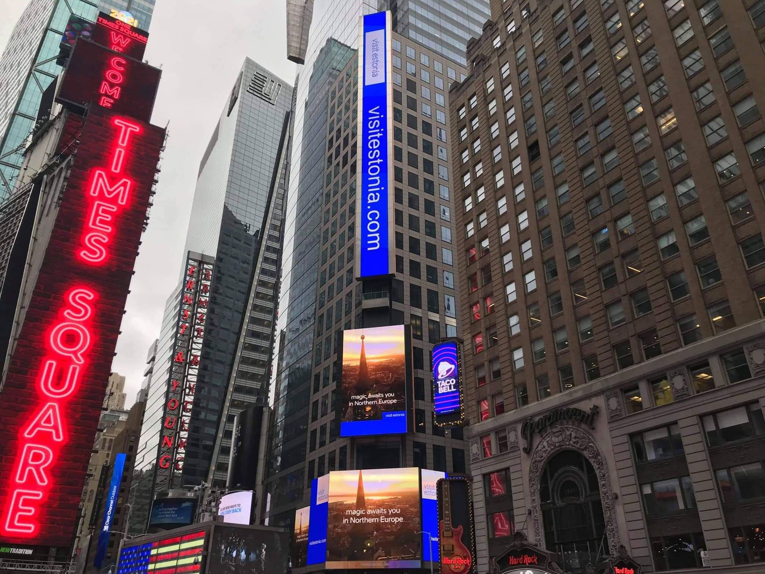 Eestit tutvustav seinareklaam Manhattanil.