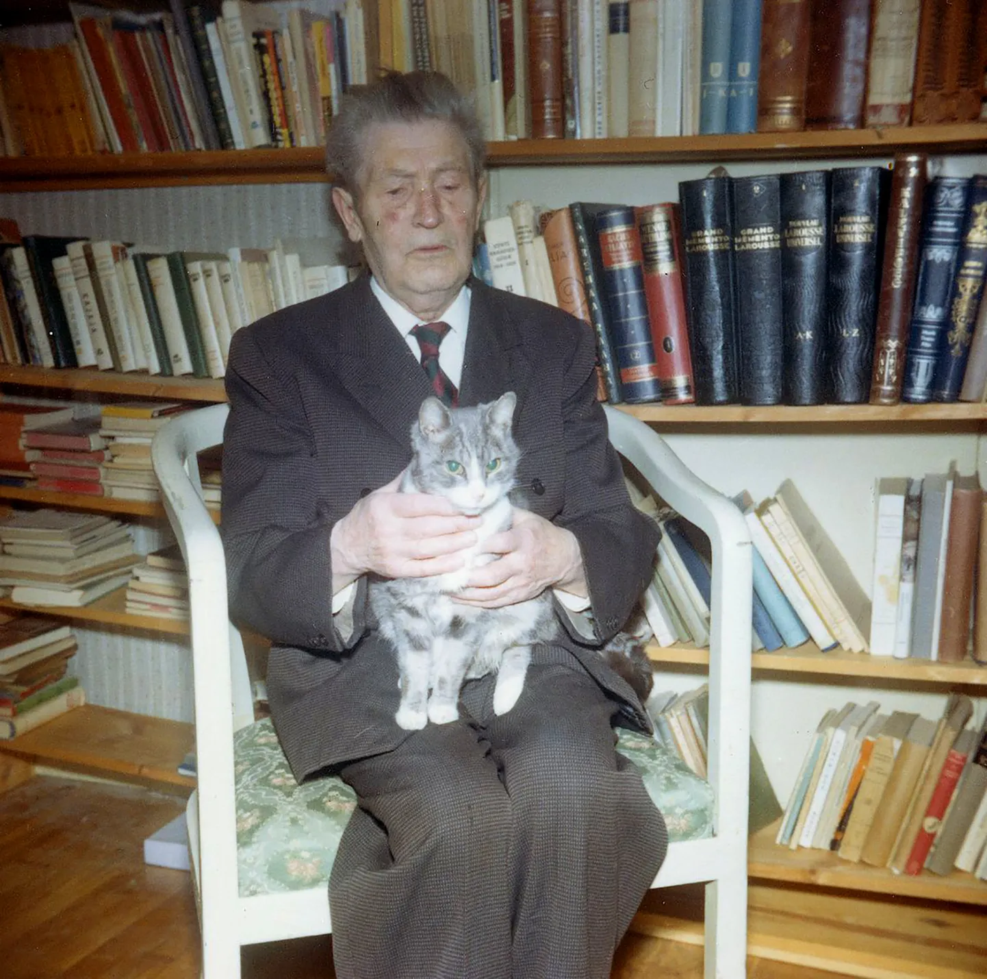 Johannes Aavik oma kodus Stockholmis 1966. aastal.
