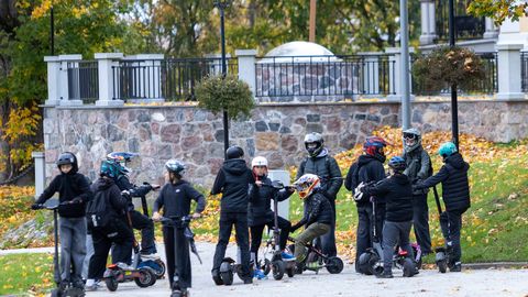 Mitu elektrirataste ühissõidul osalejat pidi oma ratta politseile loovutama