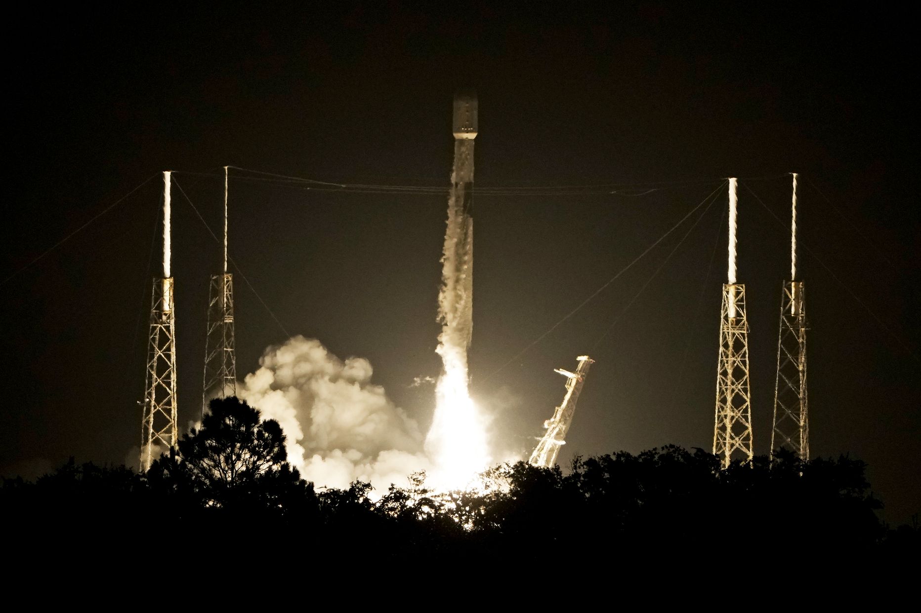 SpaceX Falcon 9 raketi start Cape Canaveral tänavu juulis.