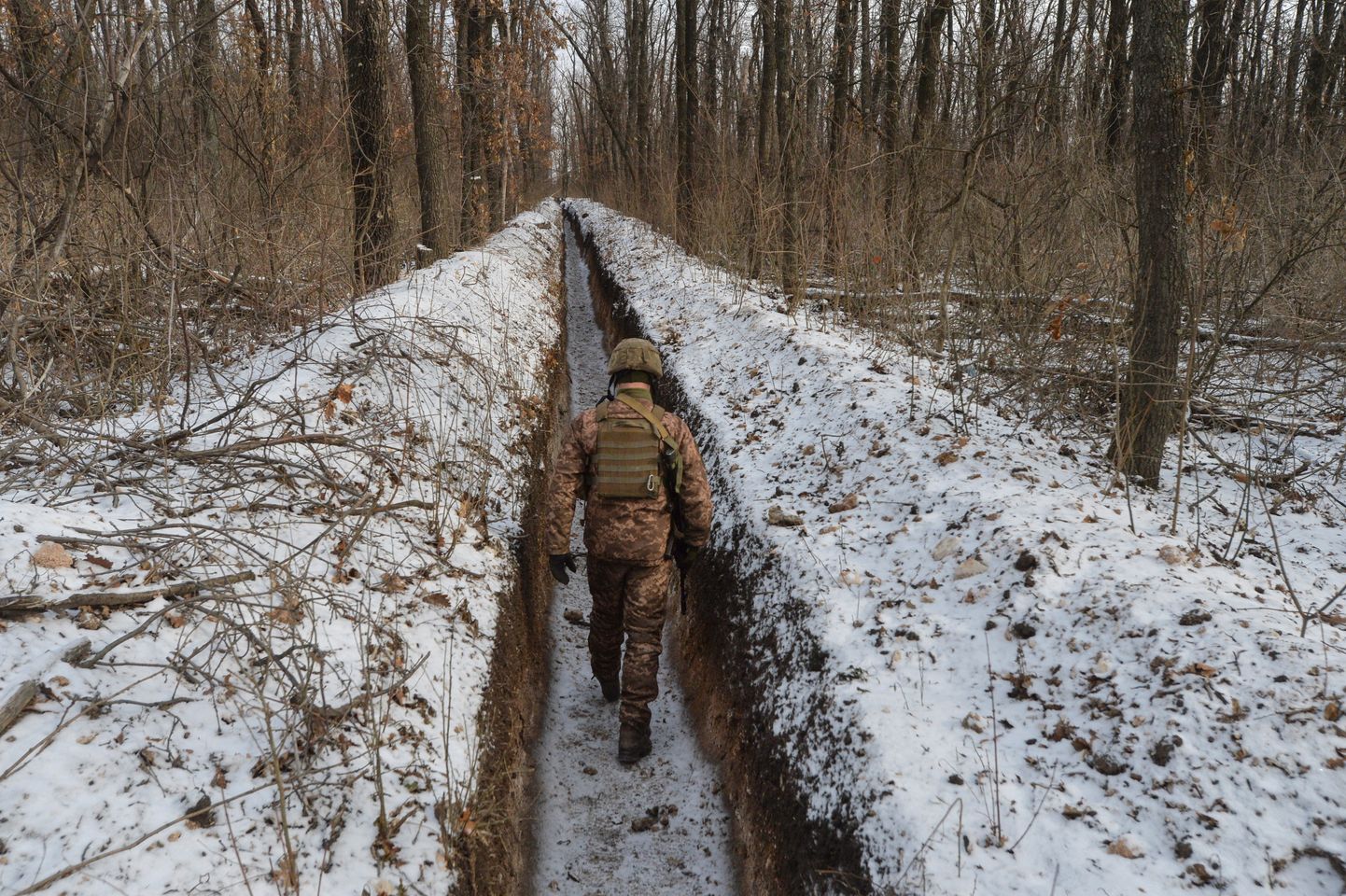 Ukrainas armijas karavīrs Doņeckas reģionā. Ilustratīvs attēls