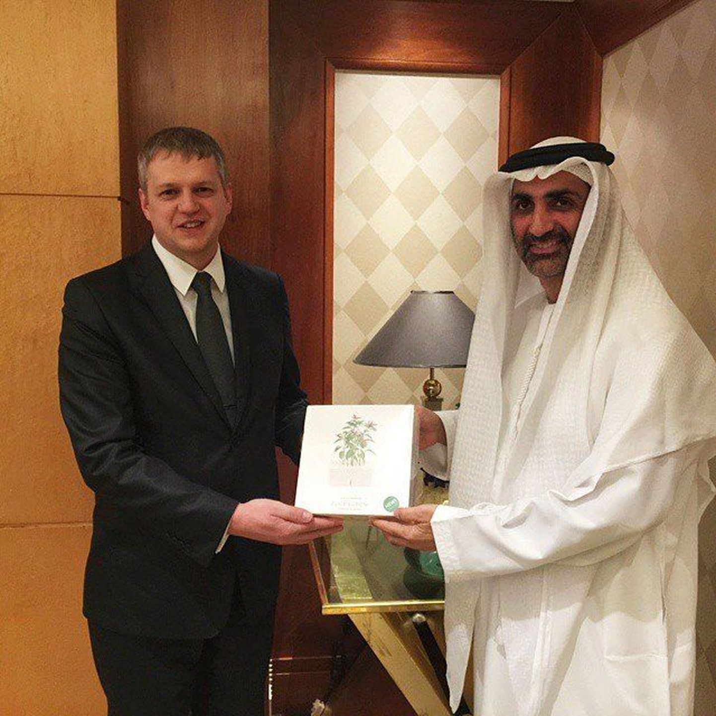 Click & Grow tegevjuht Mattias Lepp (vasakul) Dubais kohtumas šeik Abdul Aziz Al Nuaimiga.
