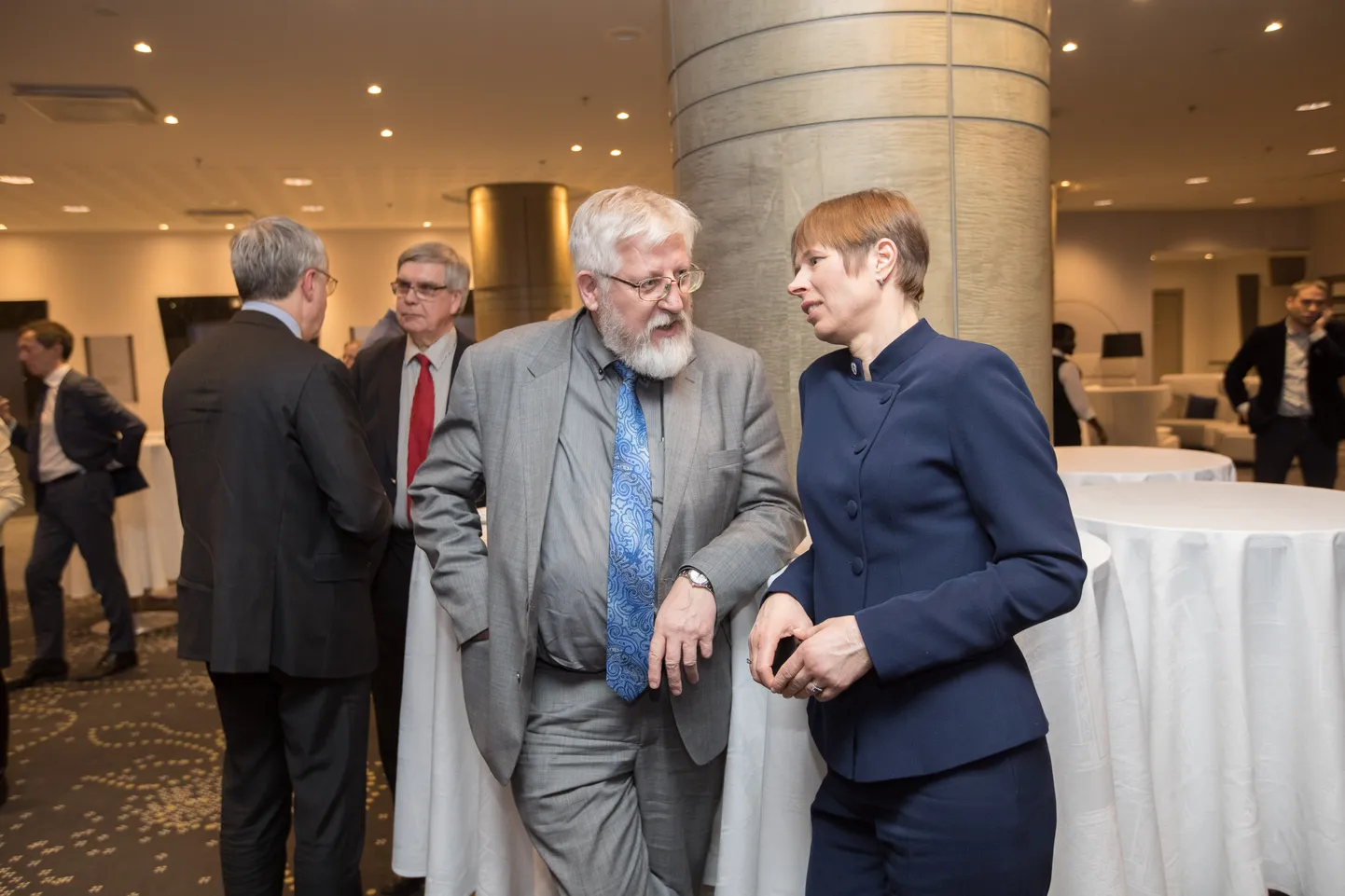 Akadeemik Tarmo Soomere ja president Kersti Kaljulaid.