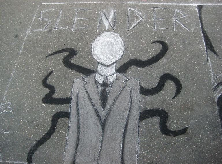 Slender Man tänavale joonistatuna