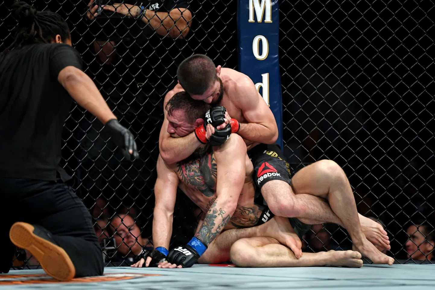 Habib Nurmagomedov alistas Conor McGregori kägistusvõttega.