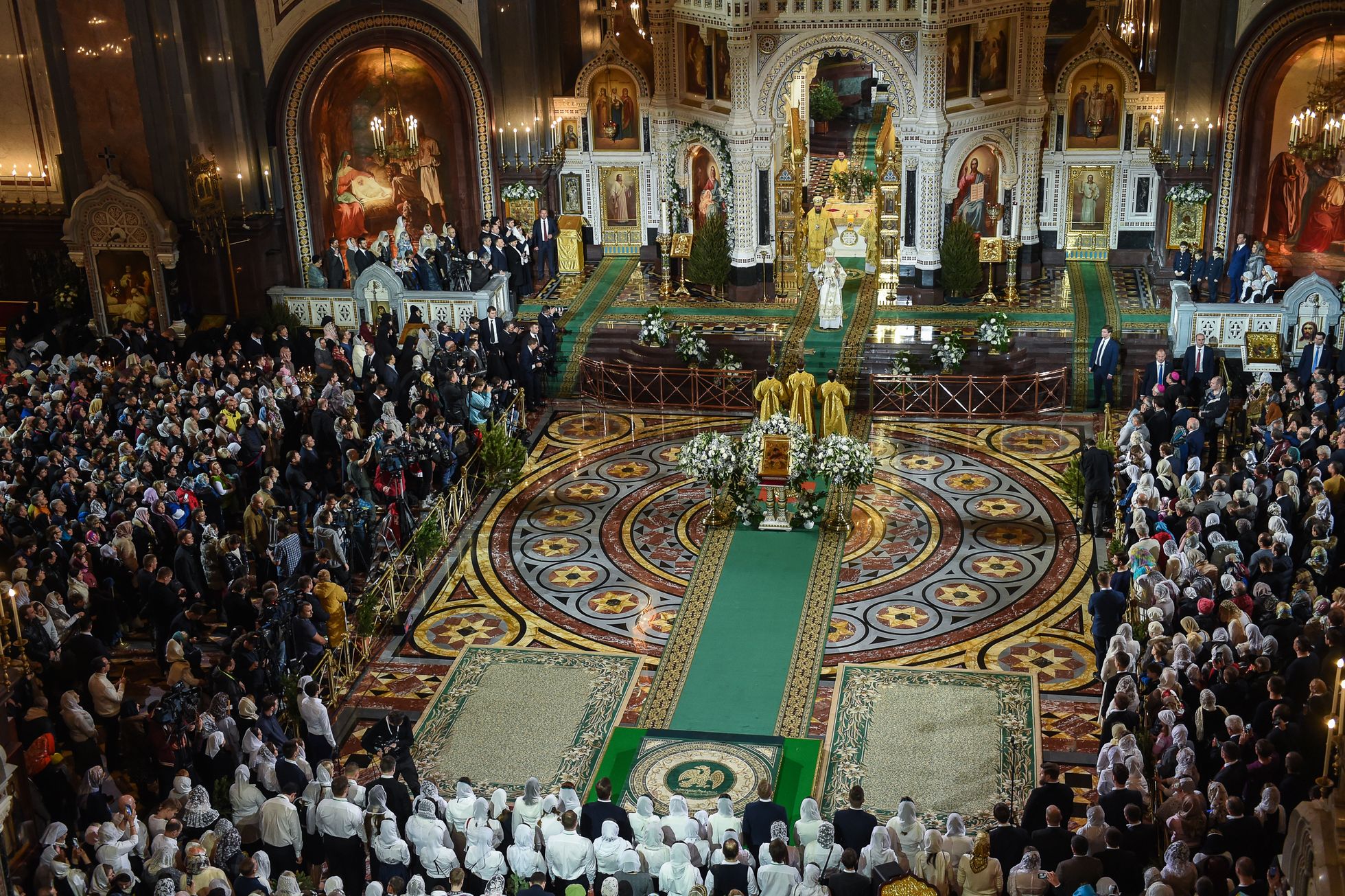 Jumalateenistus Moskvas Päästja Kristuse katedraalis.