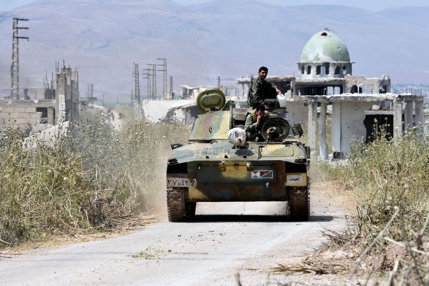 Süüria valitsusvägede soomuk Kafr Nabudas.