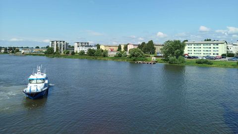 LUGEJA FOTOD ⟩ «Kas kedagi otsitakse?» Pärnu jõel tiirutanud politseilaev tekitas möödujas õudu