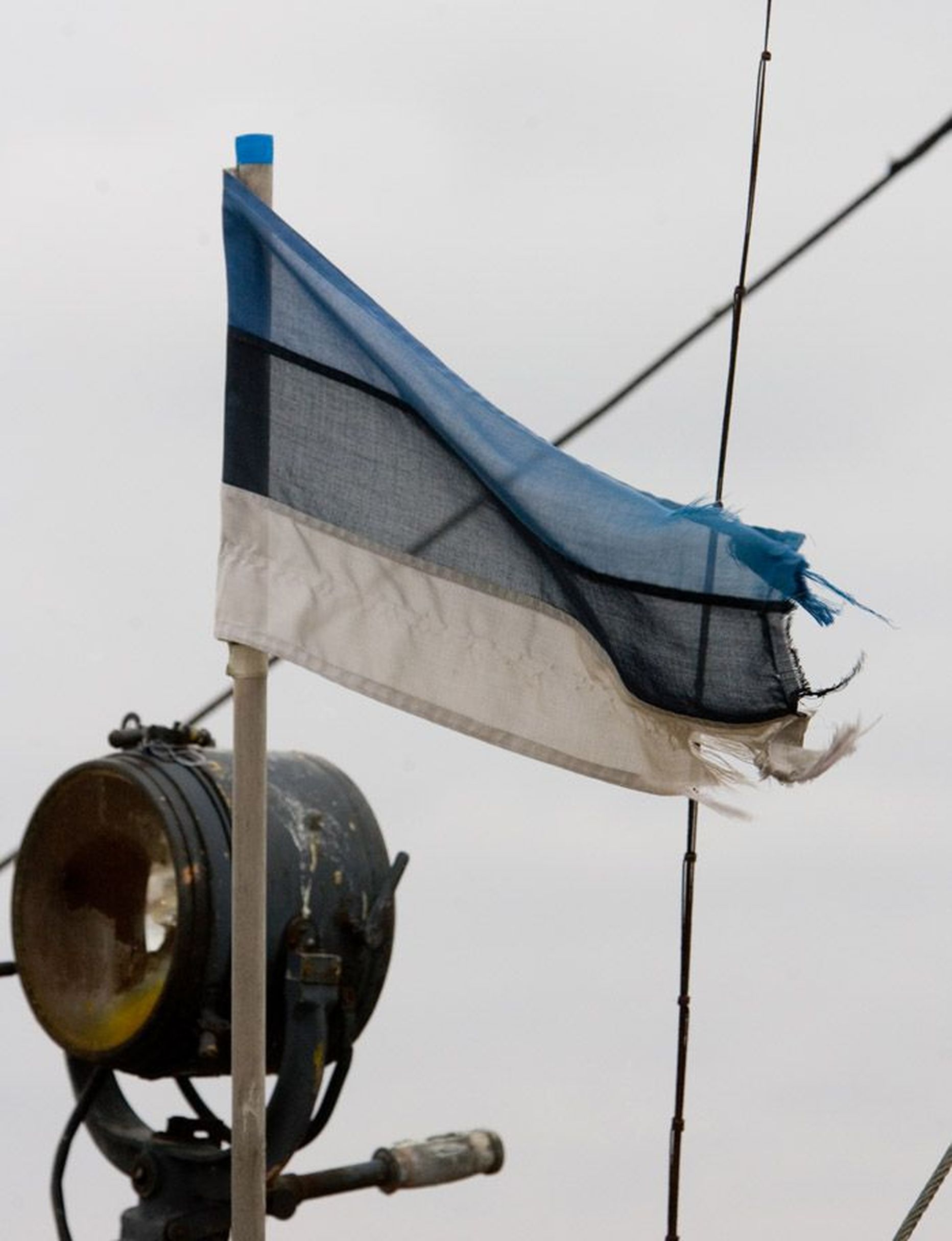 Olukord Eesti merenduses on sama räbal nagu see riigilipp kalalaeval.