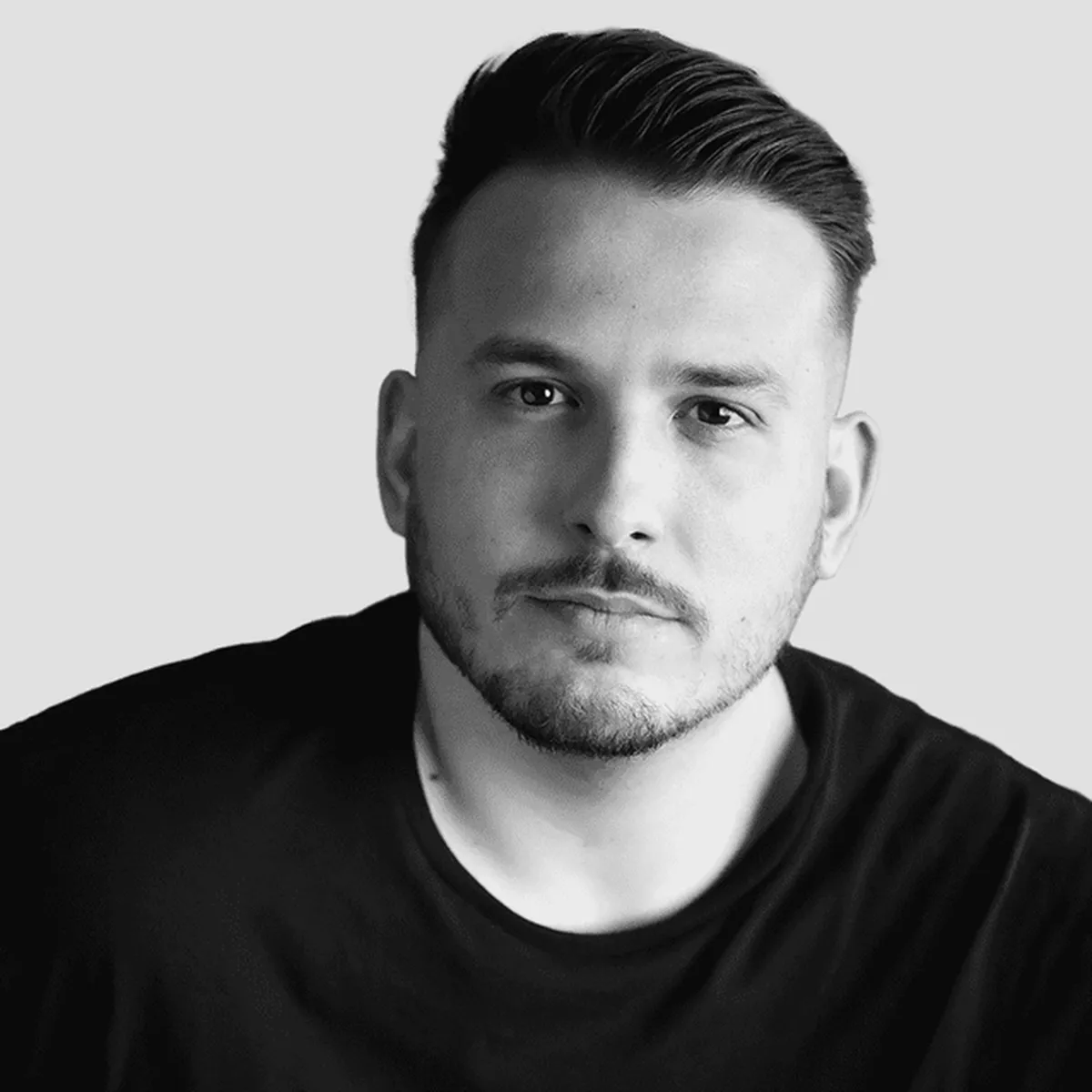 Joe Gagliese nõustab brände suunamudimislike turundusstrateegiate ehitamisel ning kaalub ka ise haltuura korras suunamudimist.