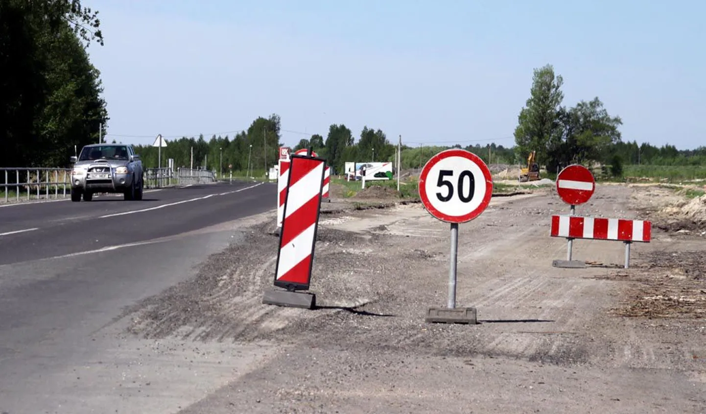 Lihula maantee üks sõidusuundi suleti liikluseks mullu detsembris, vahepeal on seal suudetud vaid vana asfalt freesida.