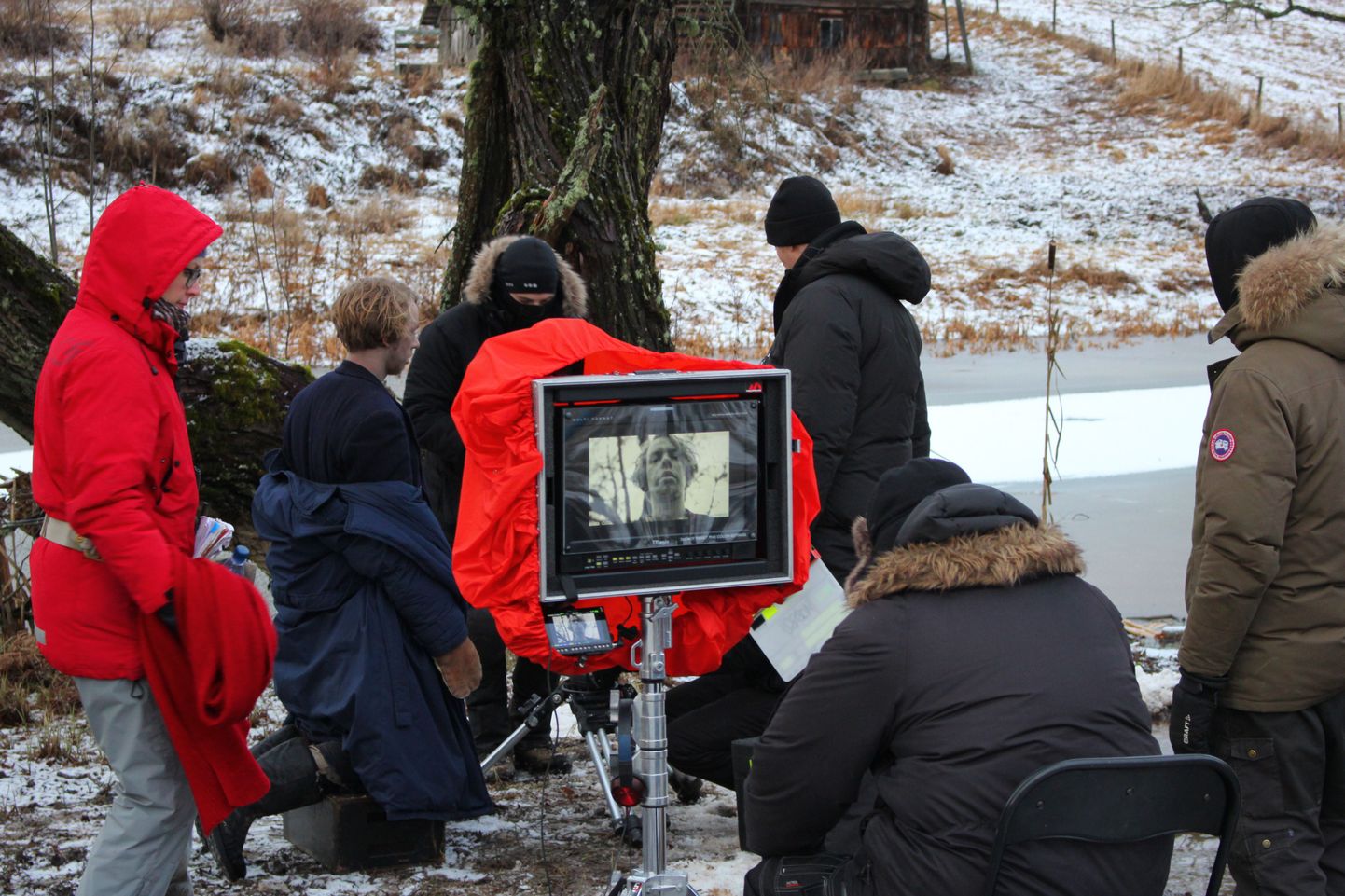 Filmi ühe peategelase Hansu (Jörgen Liik) näoilmeid ja liikumist lumemehe sulamise hetkel koordineeris režissöör ja stsenarist Rainer Sarnet otse kaamerapilti vaadates.