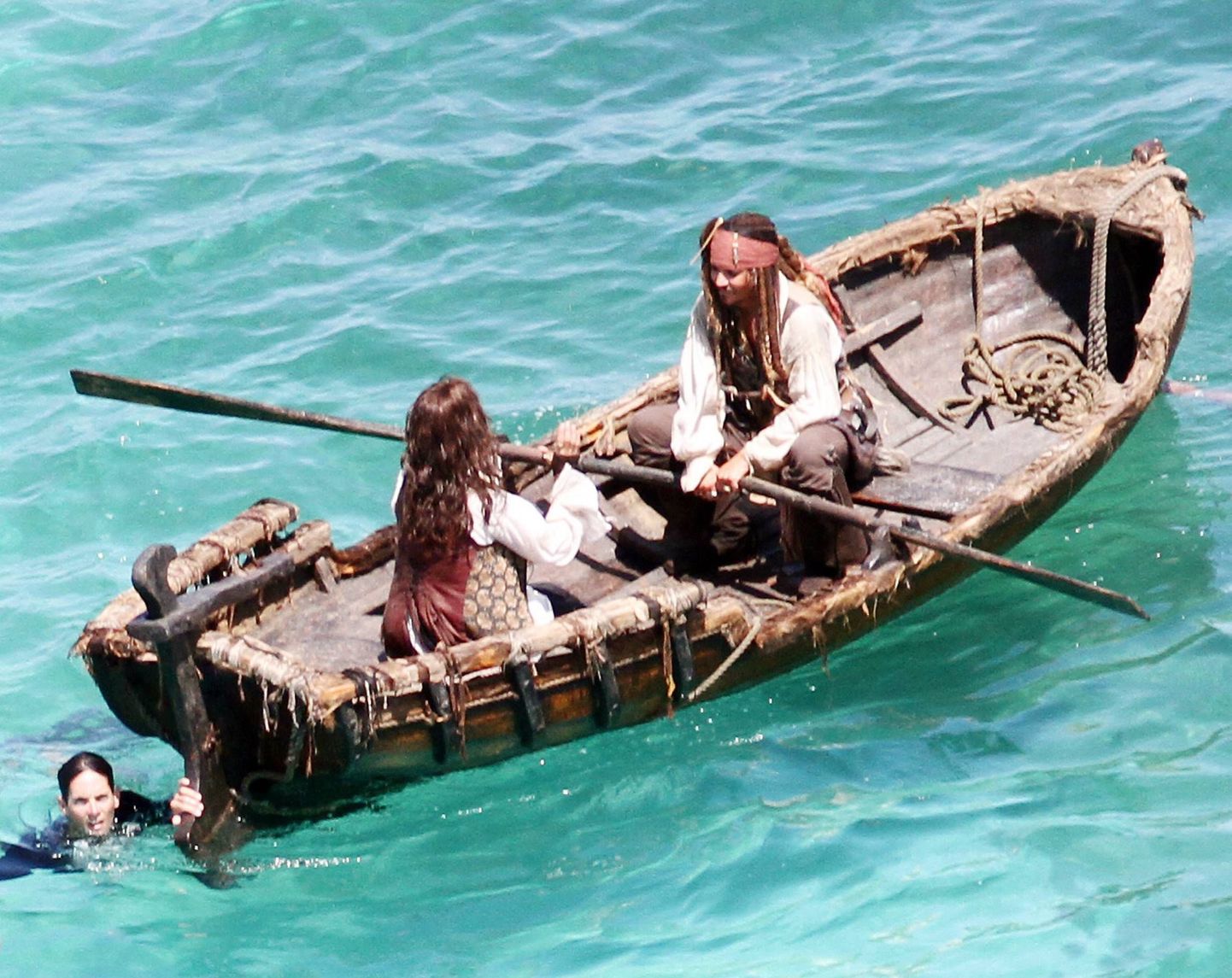 Johnny Depp ja Penelope Cruz  filmi «Pirates of the Caribbean: On Stranger Tides» võttel
