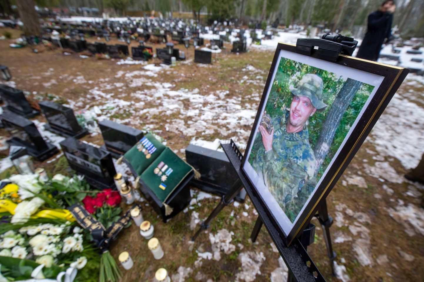 Ukrainas langenud Ivo Jurak sängitati Raadi kalmistul kodumaa mulda 1. aprillil.