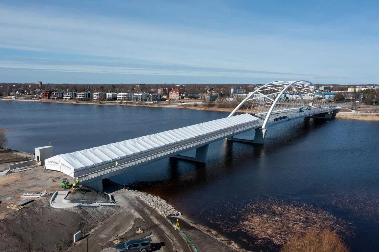 Rääma sillale kerkinud telgis ei hakata pidu pidama, vaid see on vajalik hüdroisolatsiooni paigaldamiseks sobivate tingimuste loomiseks.
