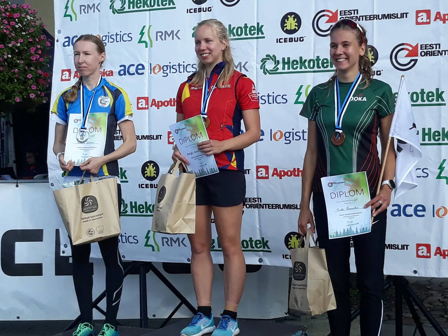 Naiste esikolmik - Margret Zimmermann, Annika Rihma (vasakul) ja Evely Kaasiku.