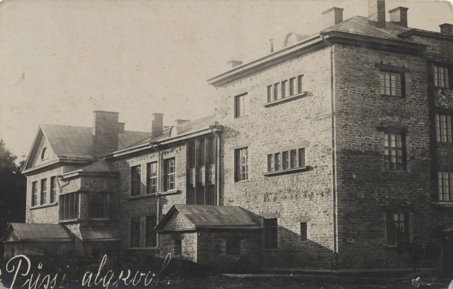 Ferdinand Adoffi projekteeritud Püssi algkool.