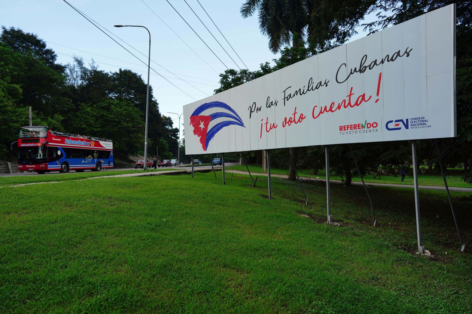 Referendumile kutsuv plakat Kuubal.