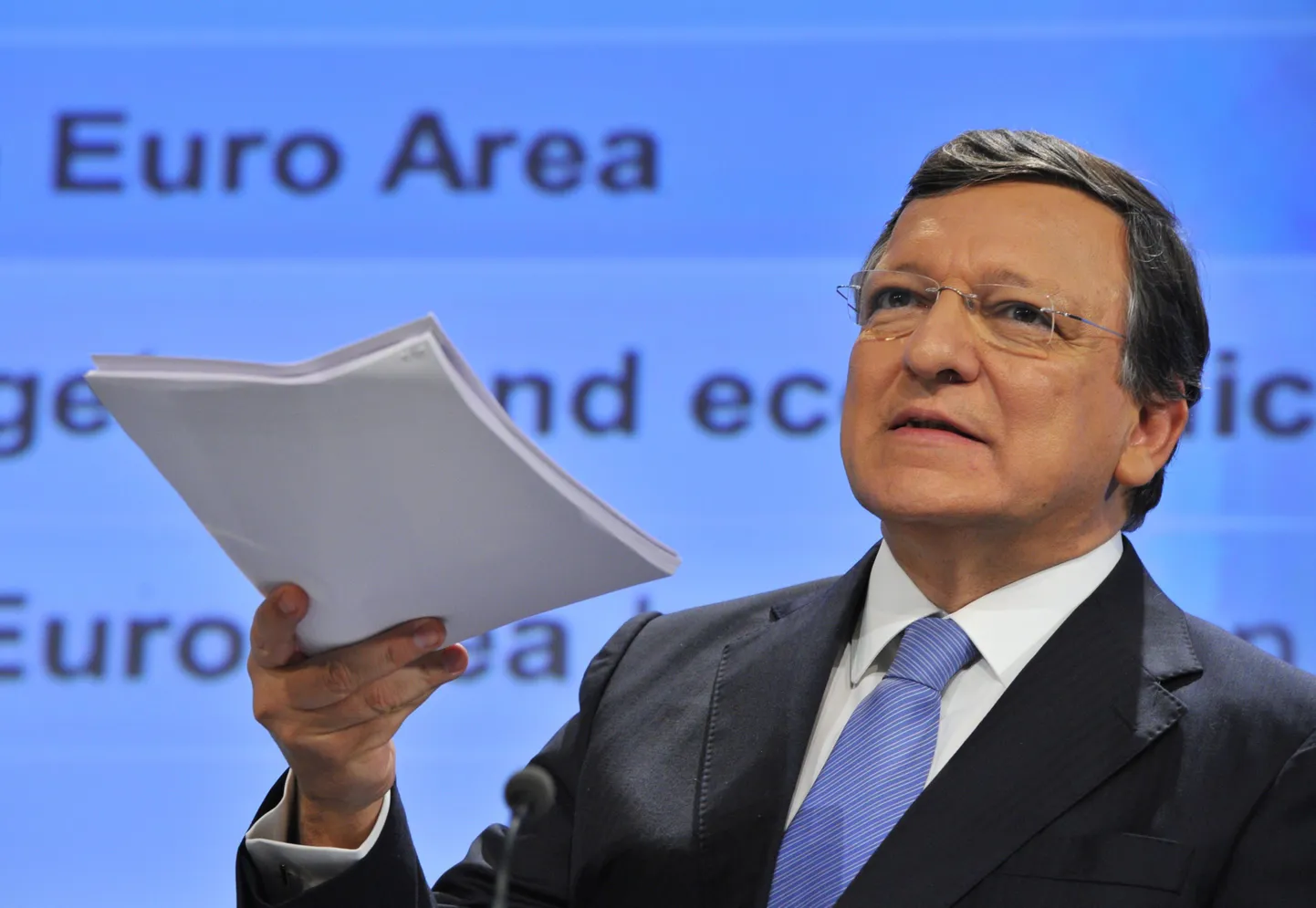 Barroso esitas euro päästmise kava.