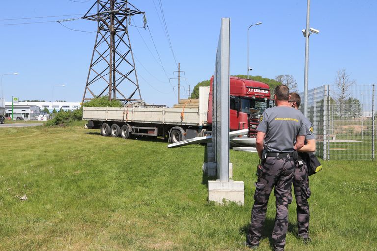 Metalldetaile vedanud haagisveok tegi 24. mai keskpäeval Tartu vangla juures avarii.
