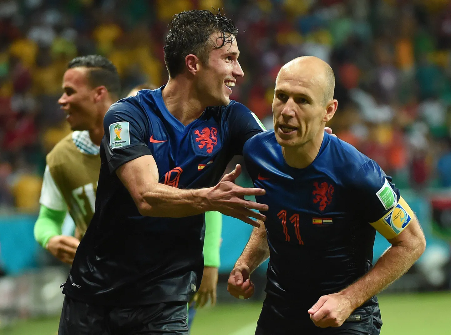 Robin van Persie (vasakul) ja Arjen Robben on mõlemad saanud Brasiilias kahe mänguga kirja kolm väravat.