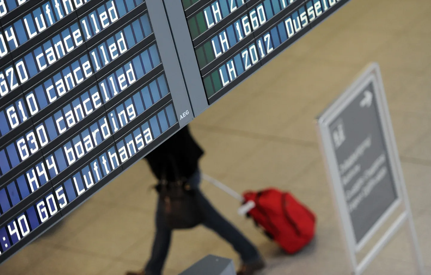 Ärajäetud Lufthansa lennud Münchenis, Saksamaal.