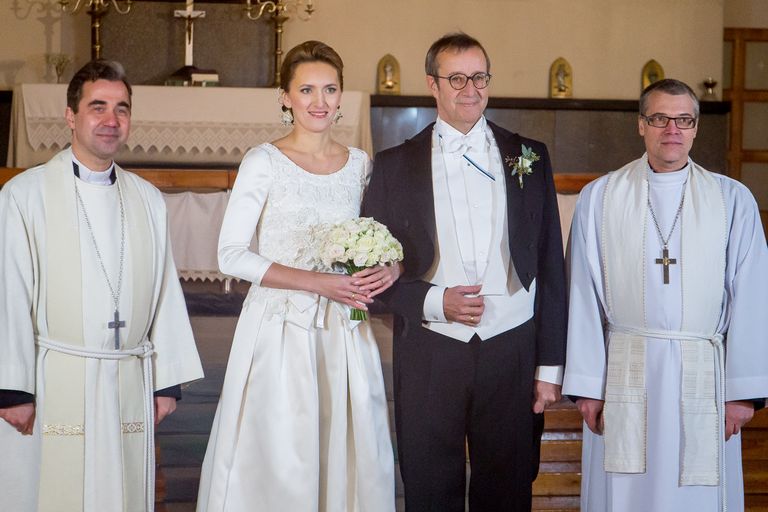 President Toomas Hendrik Ilvese ja Ieva Kupce laulatus 2016. aastal Halliste kirikus. 