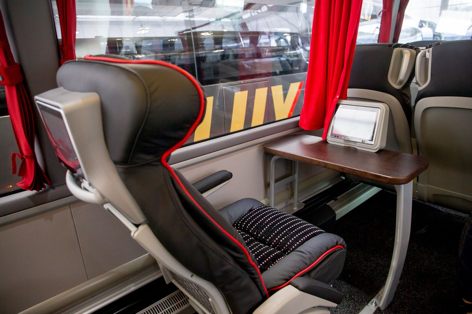 Lux Expressi uutes bussides on äriklass koos laiemate ja mugavamate istmetega.
