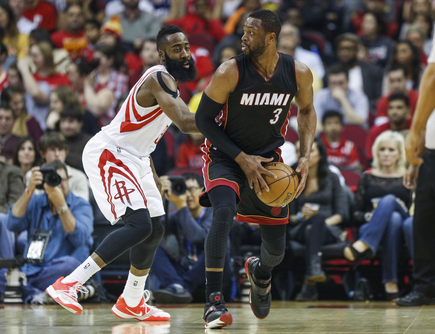 James Harden (vasakul) ja Rockets panid Miami Heati ja Dwyane Wade'i paika.