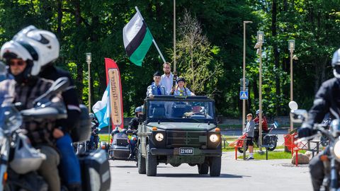 GALERII ⟩ Värskel Kadrina keskväljakul peeti Maakaitsepäeva