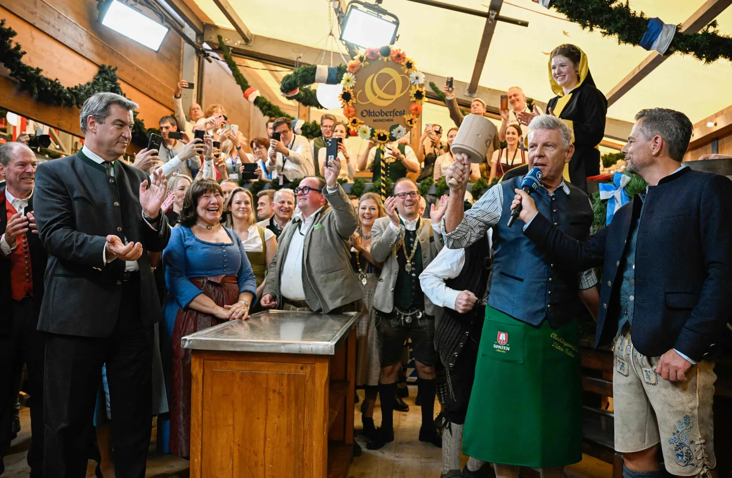 Müncheni linnapea Dieter Reiter Oktoberfesti avamisel.