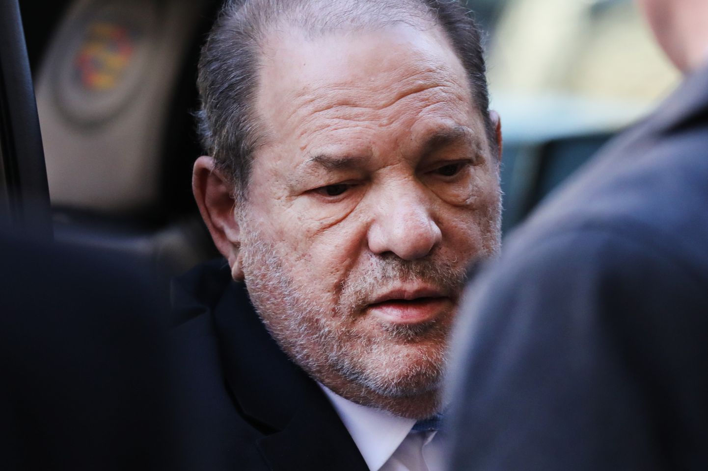67-aastane Weinstein saabus kohtusaali ratastoolis.