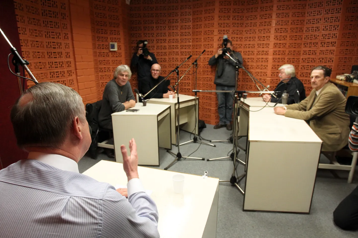 Vikerraadio saate Mnemoturniir 45. sünnipäeva tähistamine. Saate salvestusele tulid 13. aastat saadet juhtinud Siim Kallas, Mart Juur, Hardo Aasmäe, Jüri Aarma ja esimest saadet teinud Tanel Moora.