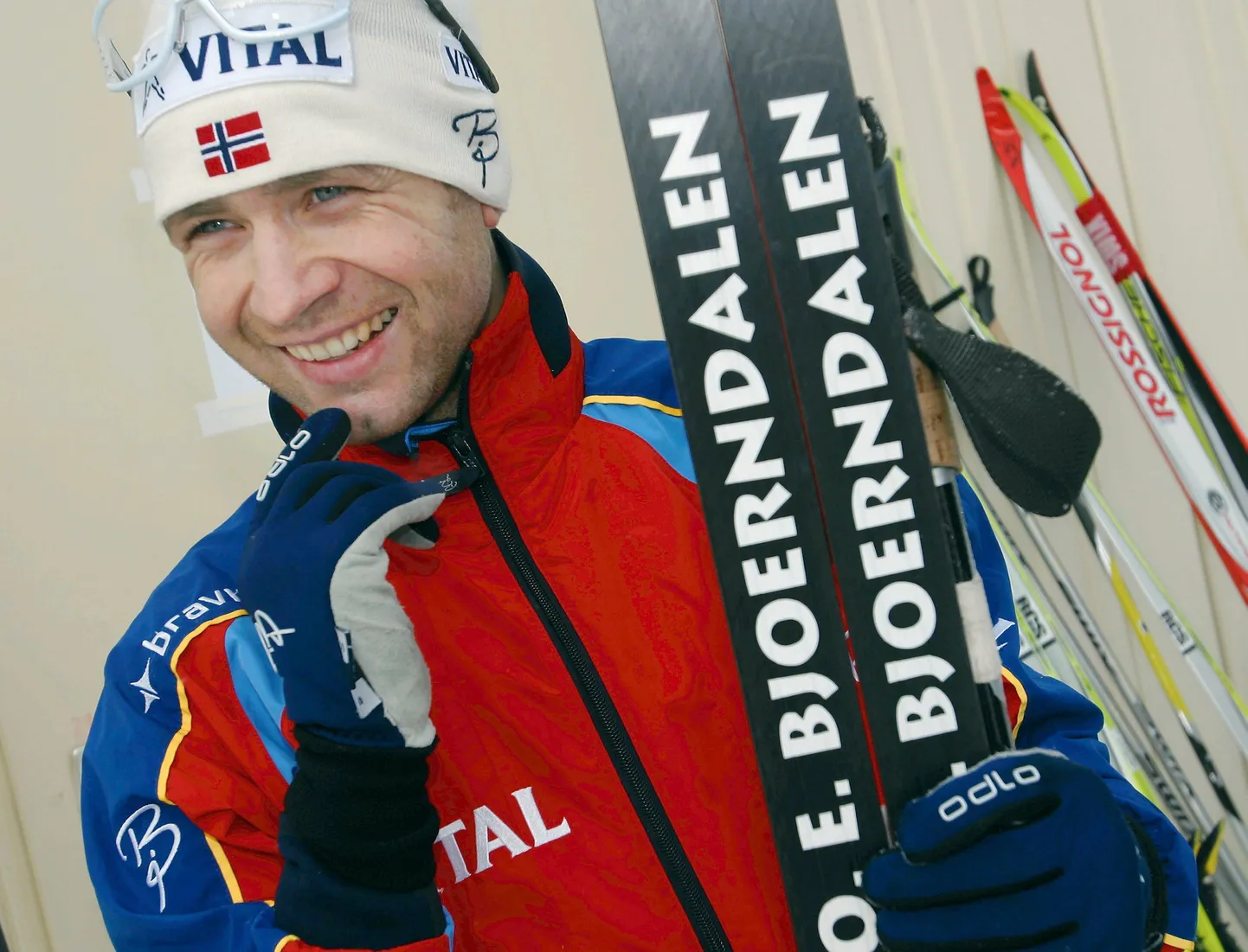 Ole Einar Björndalen 2003. aasta MMil kullavõidu järel.