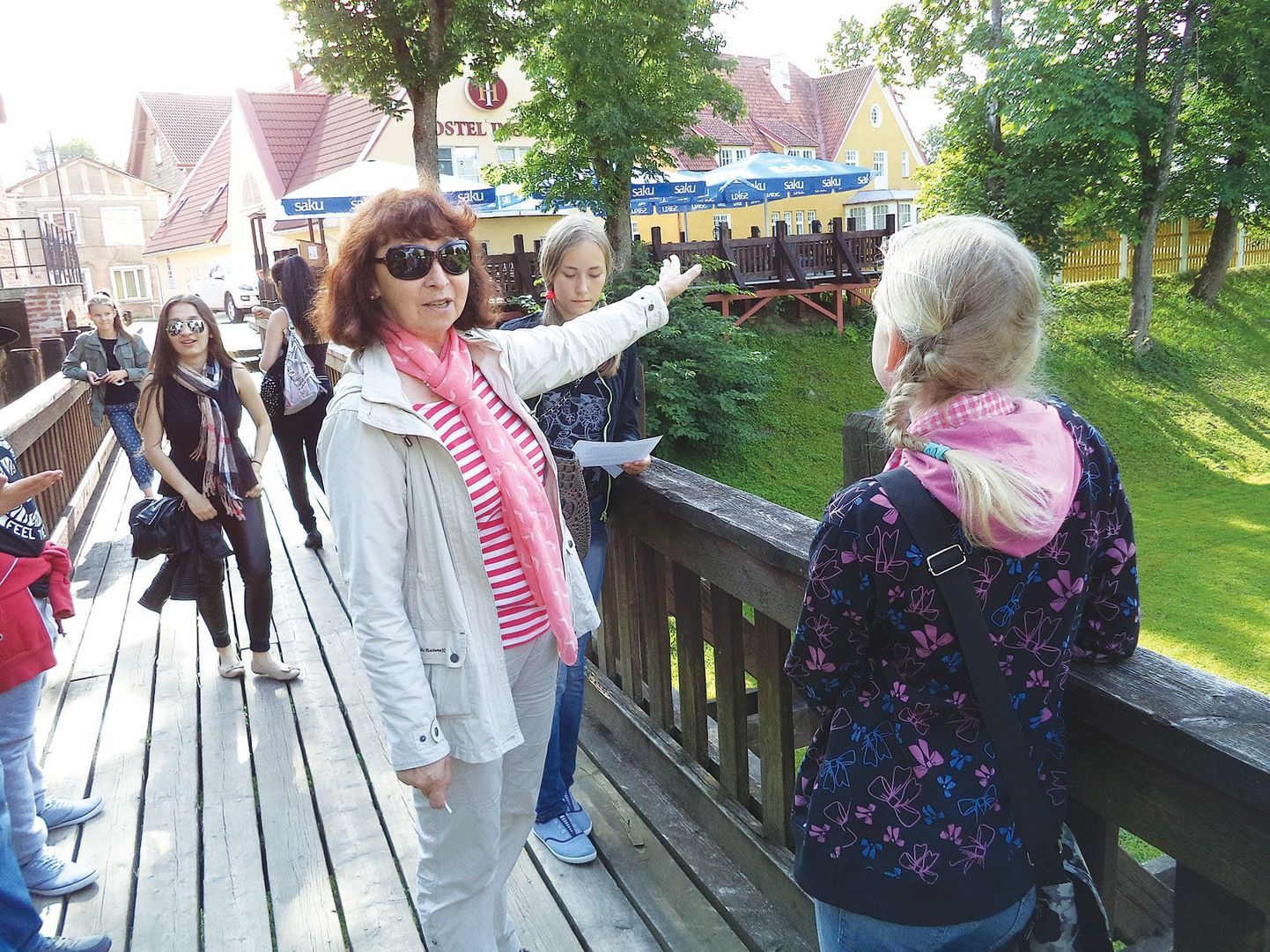 Экскурсию по Вильянди провела Сажида Ялак, руководитель воскресной школы при вильяндиском Обществе друзей русской культуры.