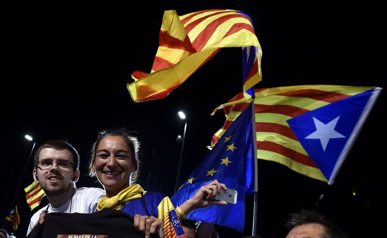 Kataloonia ja Euroopa Liidu lipud. Foto: GERARD JULIEN/AFP/SCANPIX