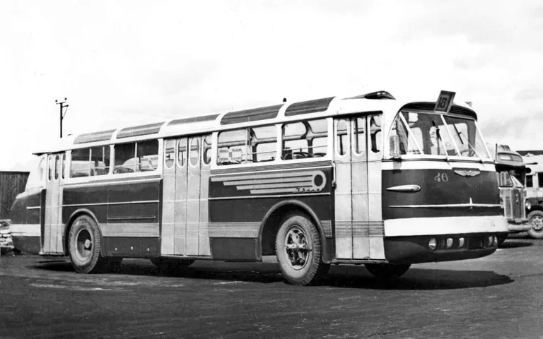 Linnaliinibuss, sigarikujuline Ikarus 66 Tallinnas 1957. Selliseid busse säilinud pole.