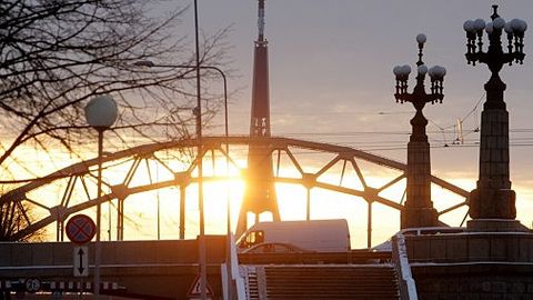 Порывистый ветер утихать не собирается. Какая погода ждет нас в понедельник?