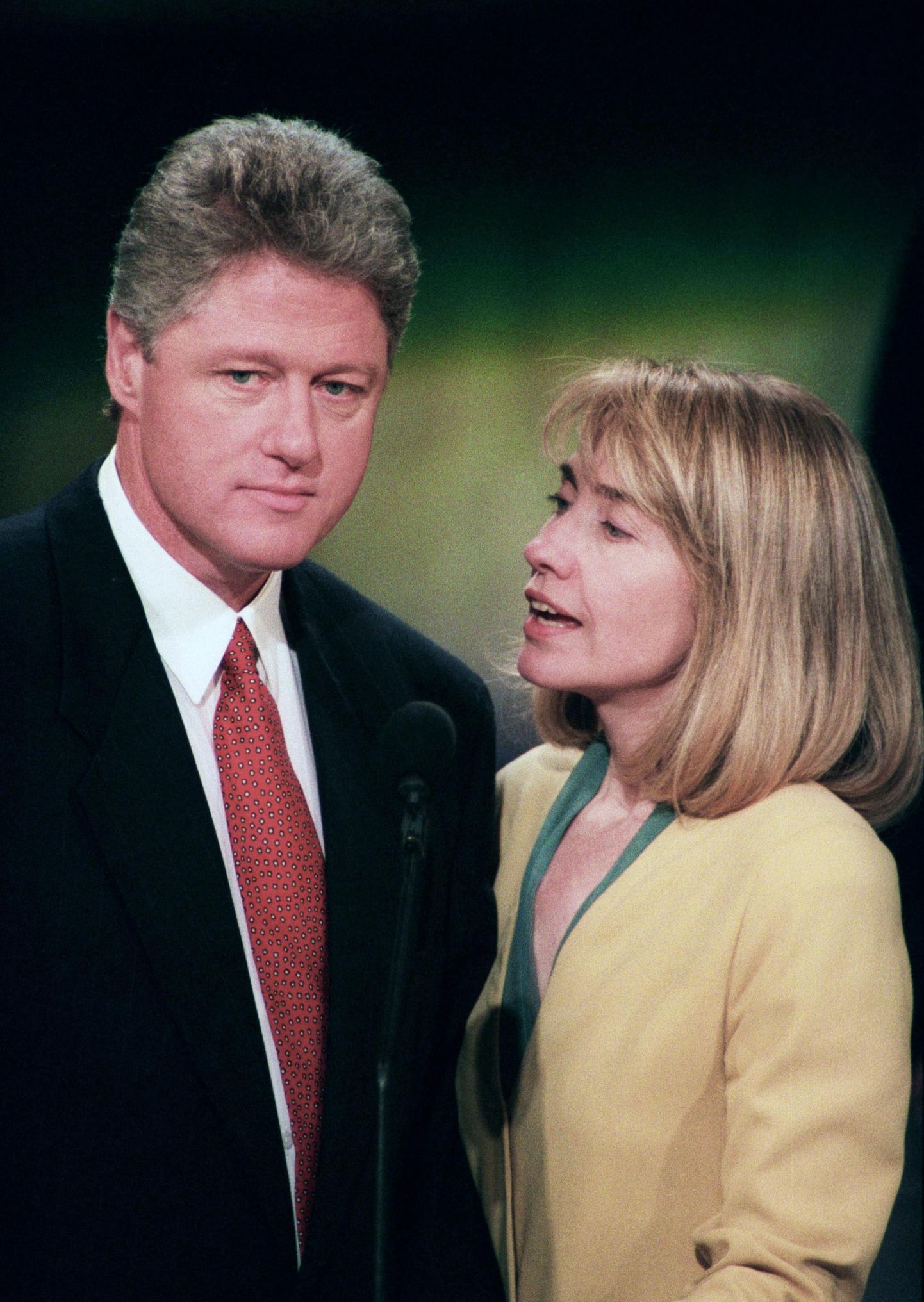 Bill ja Hillary Clinton aastal 1992. REUTERS/Terry Bochatey/Files (UNITED STATES - Tags: POLITICS) FOTO: Terry Bochatey