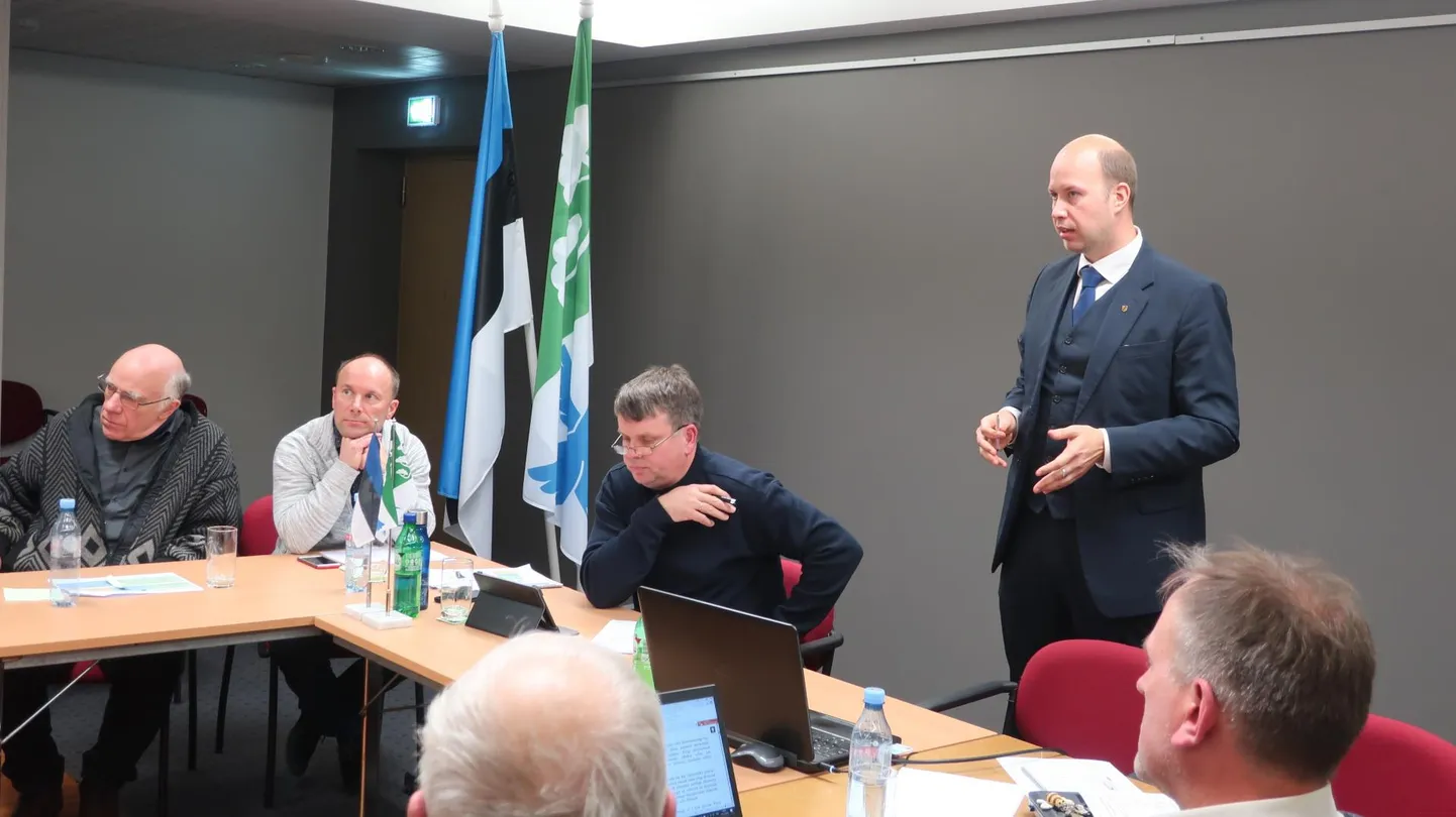 Igor Taro (seisab) sõnul taheti vallavalitsusele anda selge signaal, et ei tehtaks asju, mis ei leia volikogus ega elanike hulgas toetust.