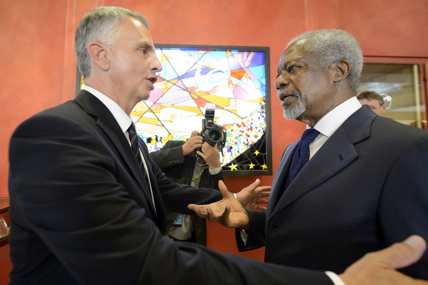 ÜRO ja Araabia Liiga eriesindaja Liibüas Kofi Annan (paremal) koos Šveitsi välisministri Didier Burkhalteriga eile Genfis.